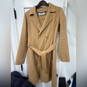 RIANI. Brand new wool coat in camel. Size US6